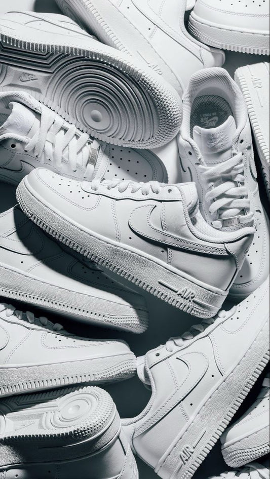 Nike Dunk vs Air Force 1: Porównanie ikon. Które pasują do Ciebie?