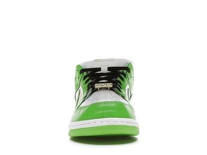 Nike SB Dunk Low Supreme Stars Mean Green (2021)