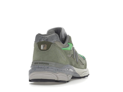 New Balance 990v3 MiUSA Patta Keep Your Family Close
