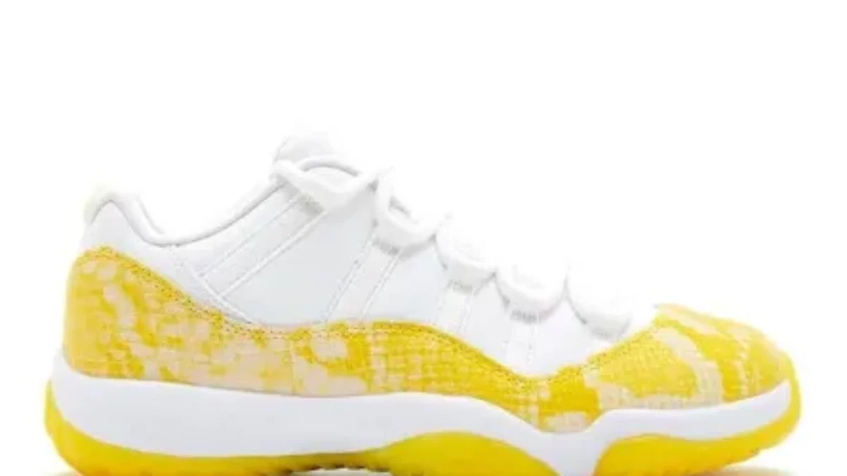 エア ジョーダン 11 レトロ ロー ツアー イエロー スネークスキン