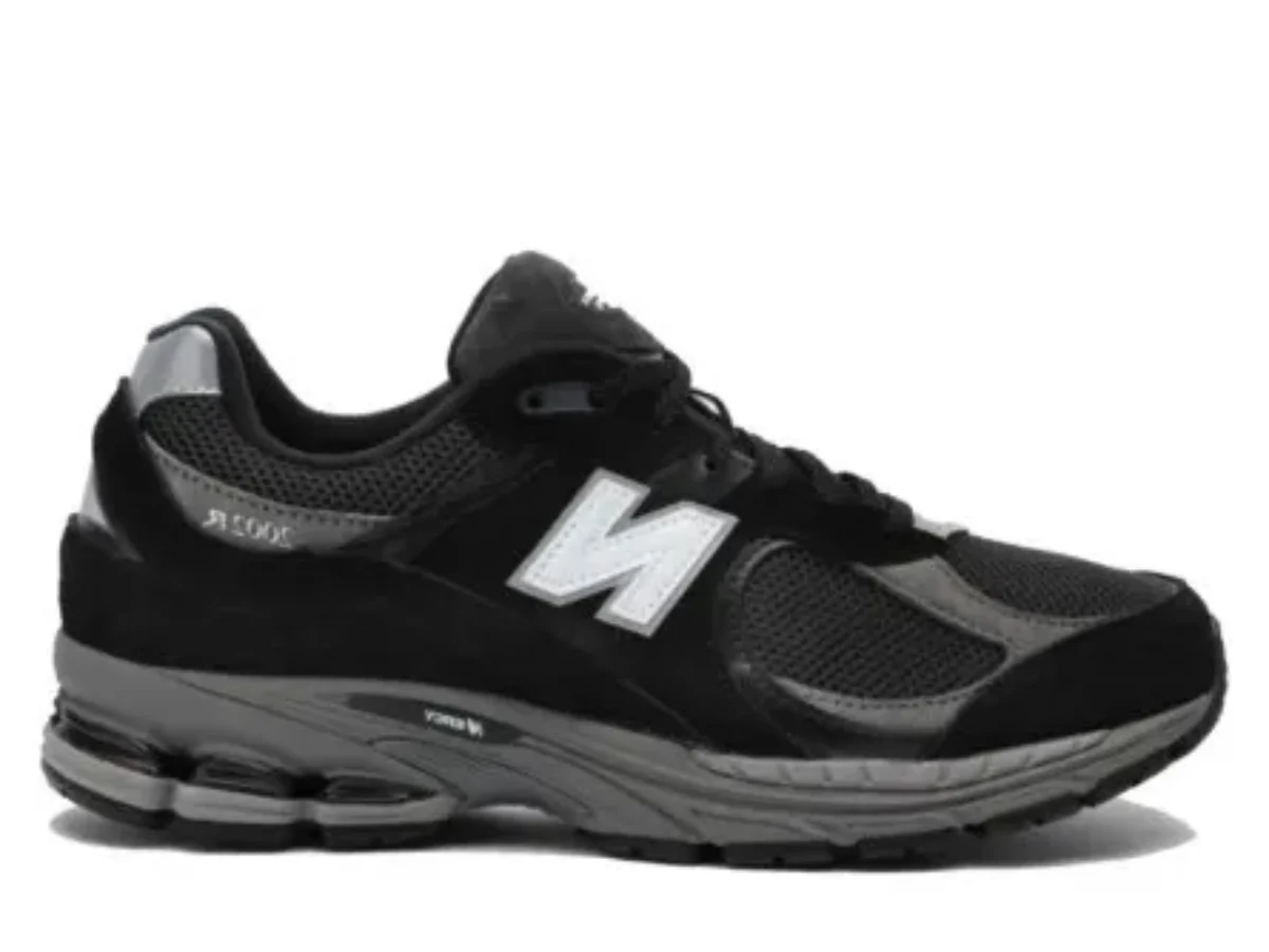 new-balance-2002r-black-dark-
